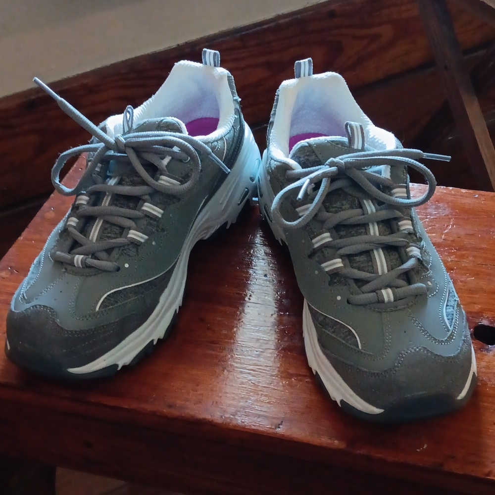 Sketchers dlites size 10